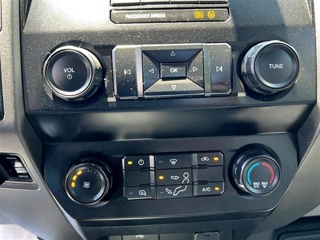 Ford Super Duty F-350 DRW XLT 4WD Reg Cab 145" WB 60" CA 2020