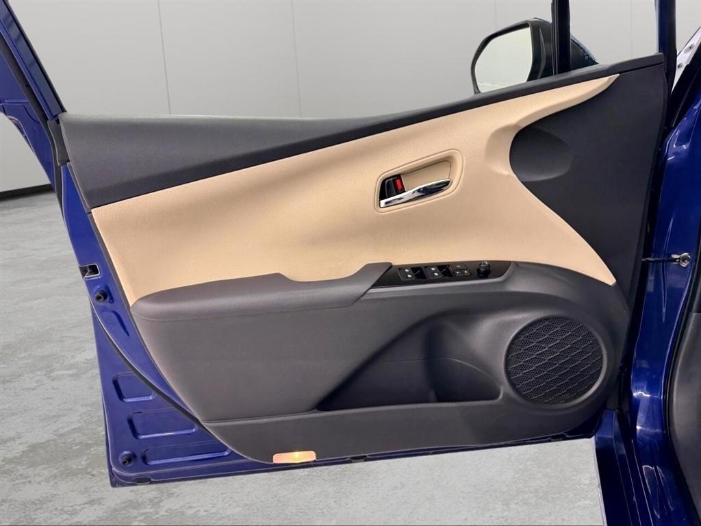 Toyota Prius 5dr HB Two (Natl) 2016