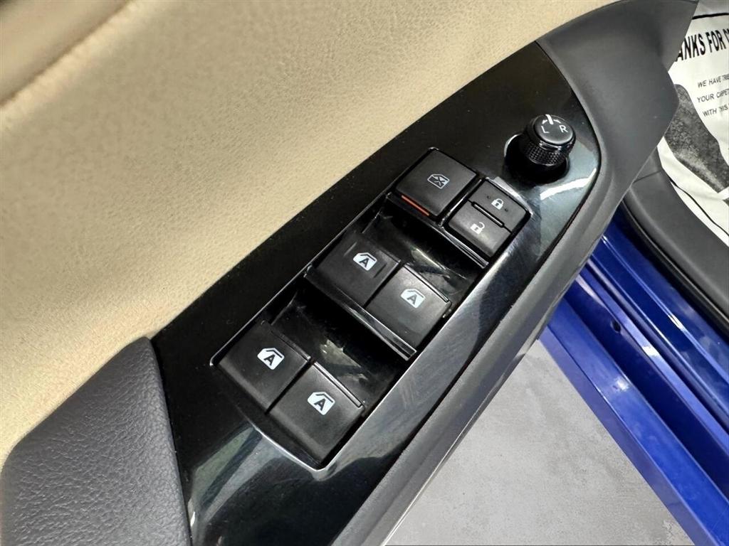 Toyota Prius 5dr HB Two (Natl) 2016