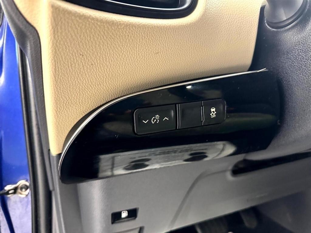Toyota Prius 5dr HB Two (Natl) 2016