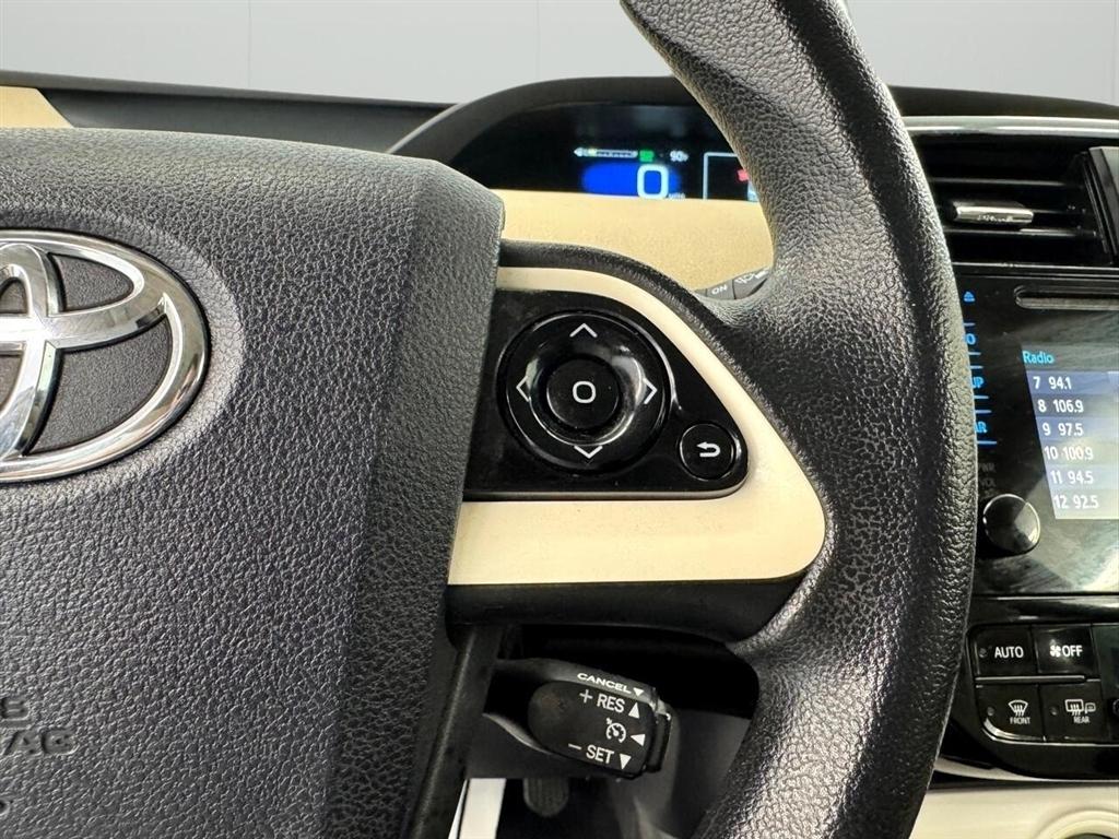 Toyota Prius 5dr HB Two (Natl) 2016
