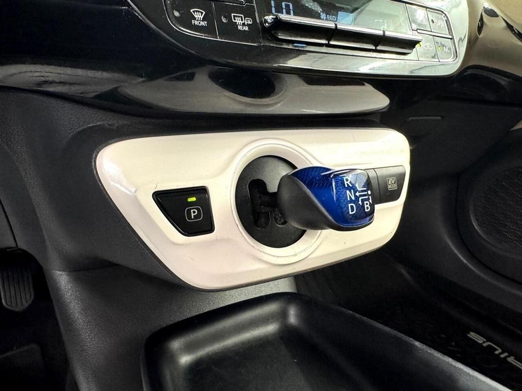 Toyota Prius 5dr HB Two (Natl) 2016