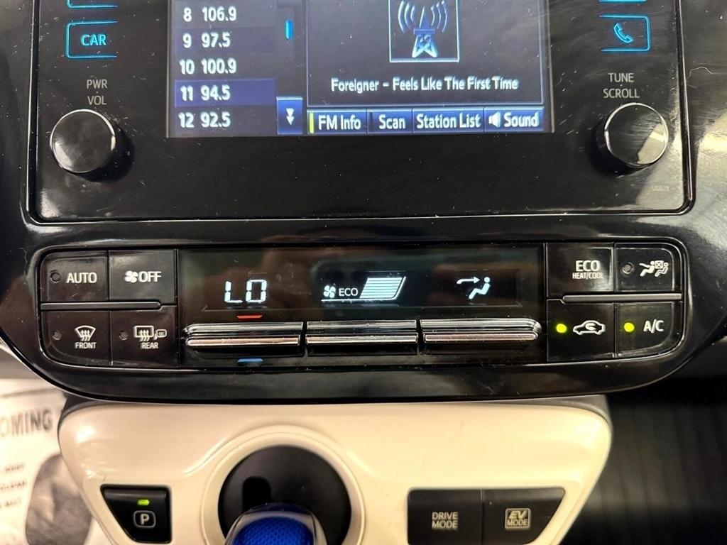 Toyota Prius 5dr HB Two (Natl) 2016
