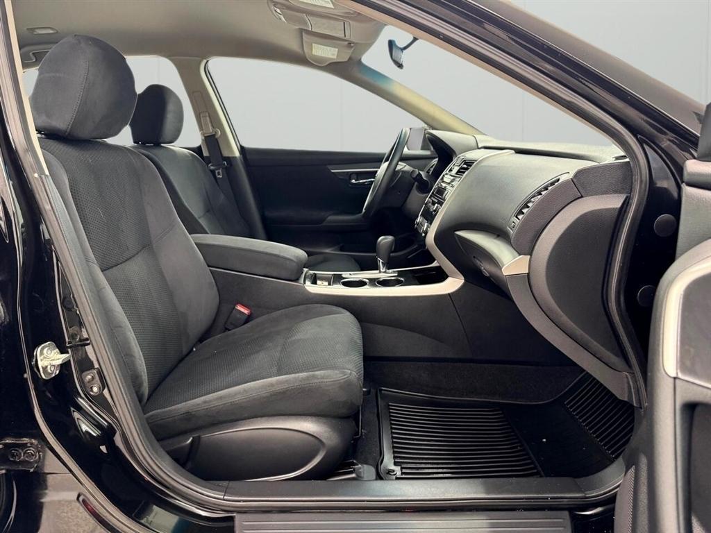 Nissan Altima 4dr Sdn I4 2.5 S 2014