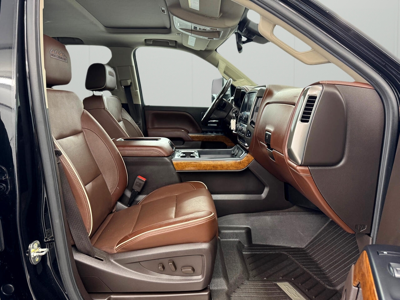 Chevrolet Silverado 3500HD 4WD Crew Cab 153.7" High Country 2019 Chevrolet Silverado 3500HD 4WD Crew Cab 153.7" High Country 2019