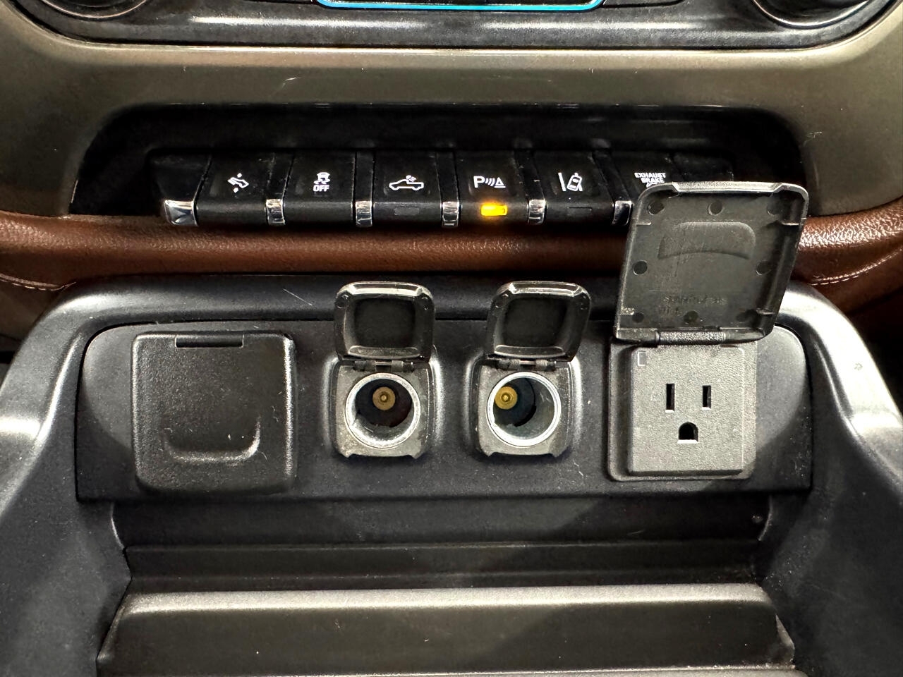 Chevrolet Silverado 3500HD 4WD Crew Cab 153.7" High Country 2019 Chevrolet Silverado 3500HD 4WD Crew Cab 153.7" High Country 2019