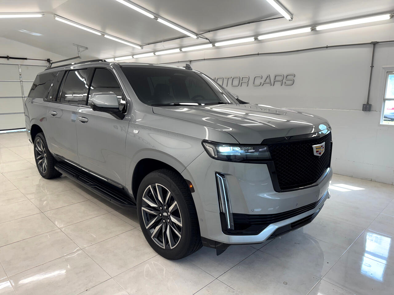 2023 Cadillac Escalade ESV Sport photo 3