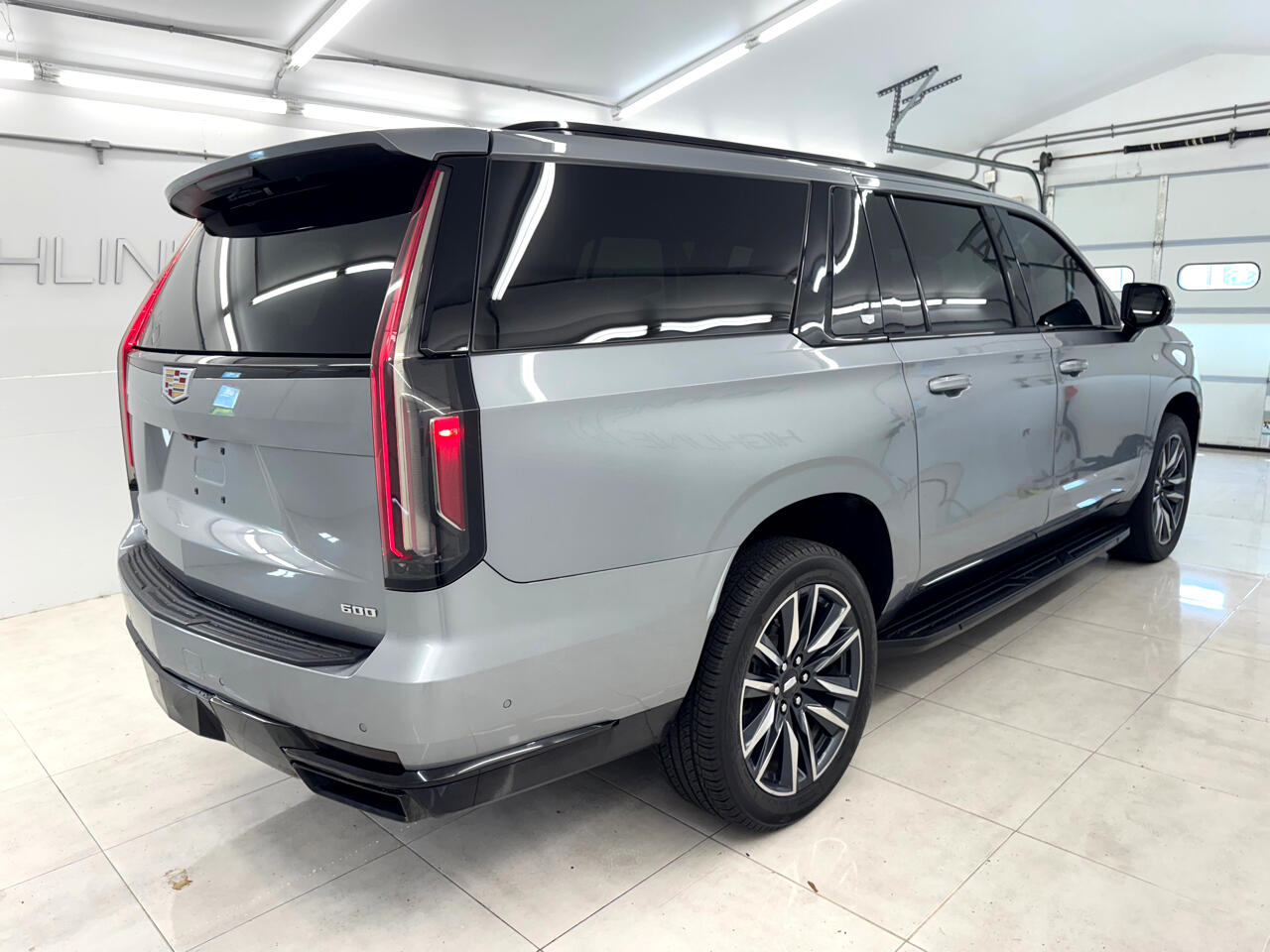 2023 Cadillac Escalade ESV Sport photo 4