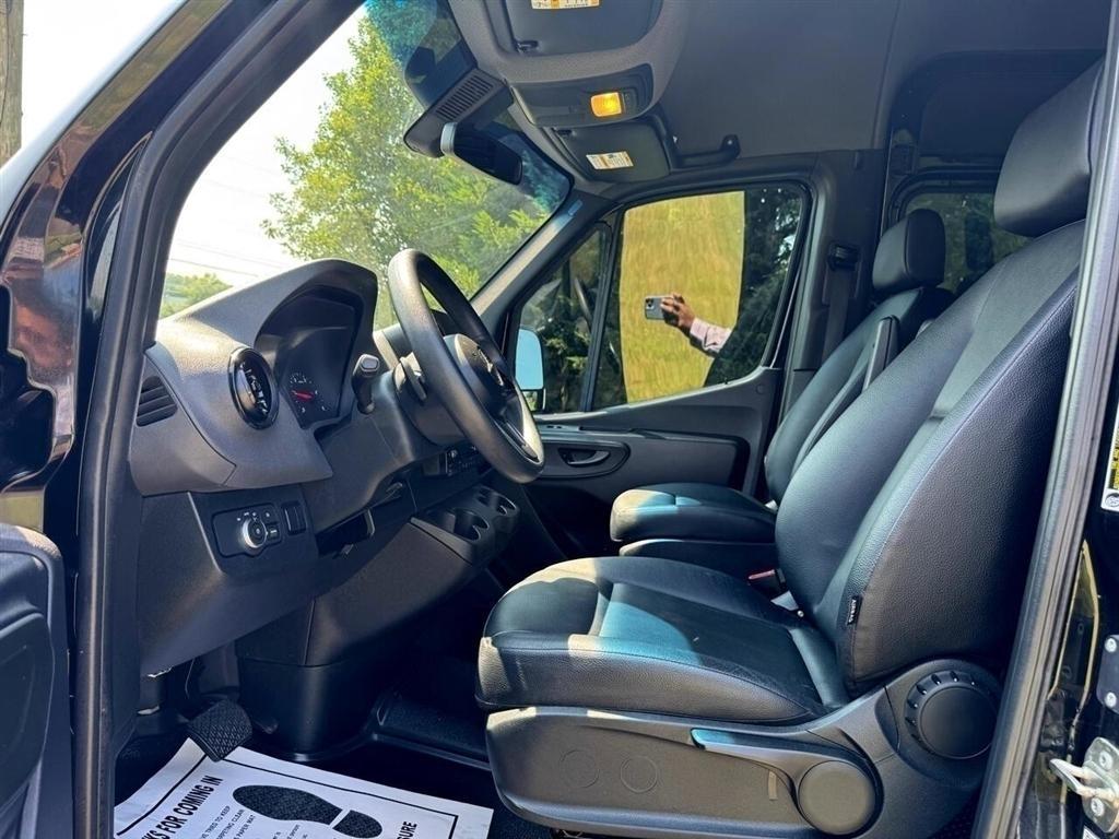 Mercedes-Benz Sprinter Passenger Van 2500 High Roof V6 144" RWD 2019