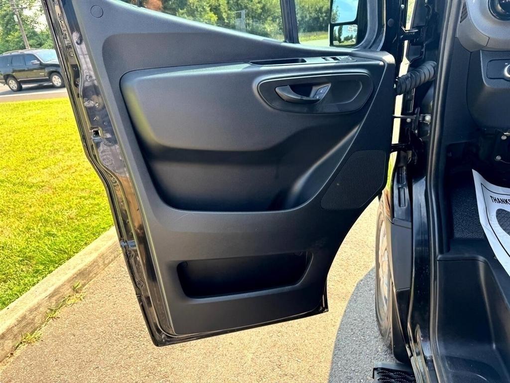 Mercedes-Benz Sprinter Passenger Van 2500 High Roof V6 144" RWD 2019