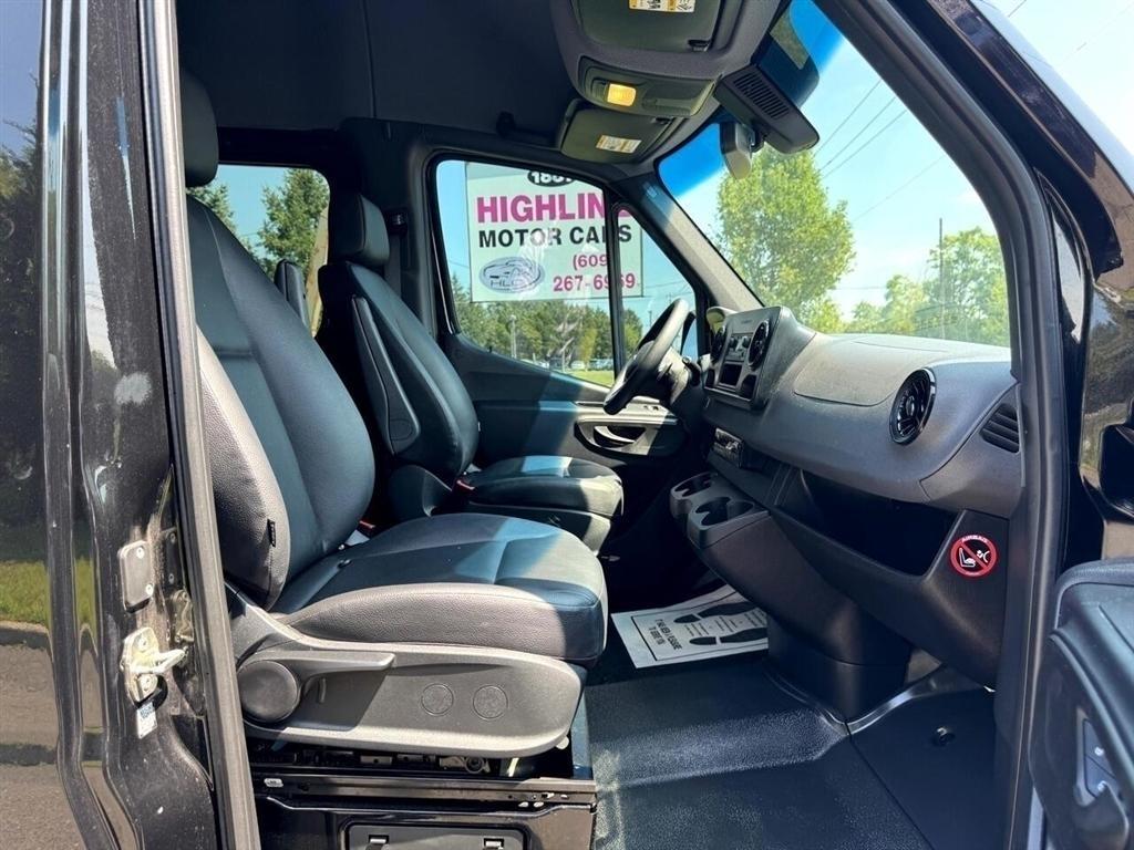 Mercedes-Benz Sprinter Passenger Van 2500 High Roof V6 144" RWD 2019
