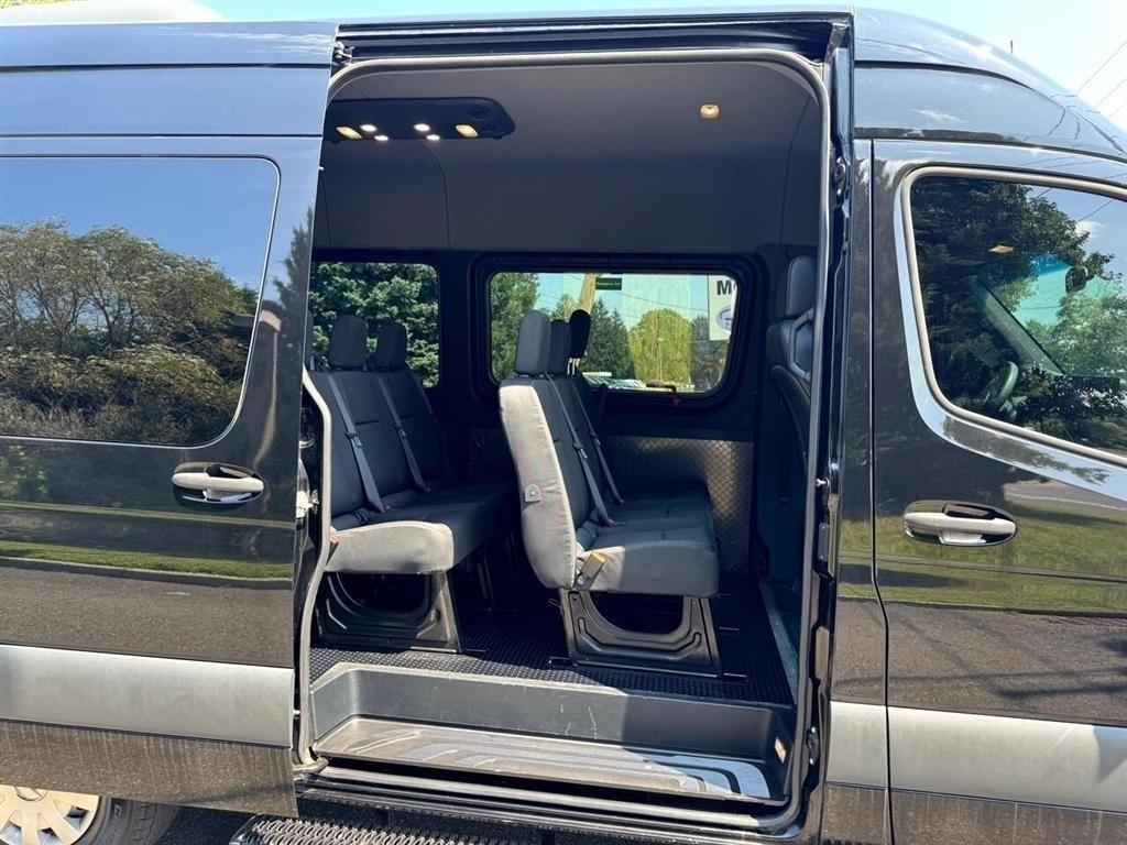 Mercedes-Benz Sprinter Passenger Van 2500 High Roof V6 144" RWD 2019