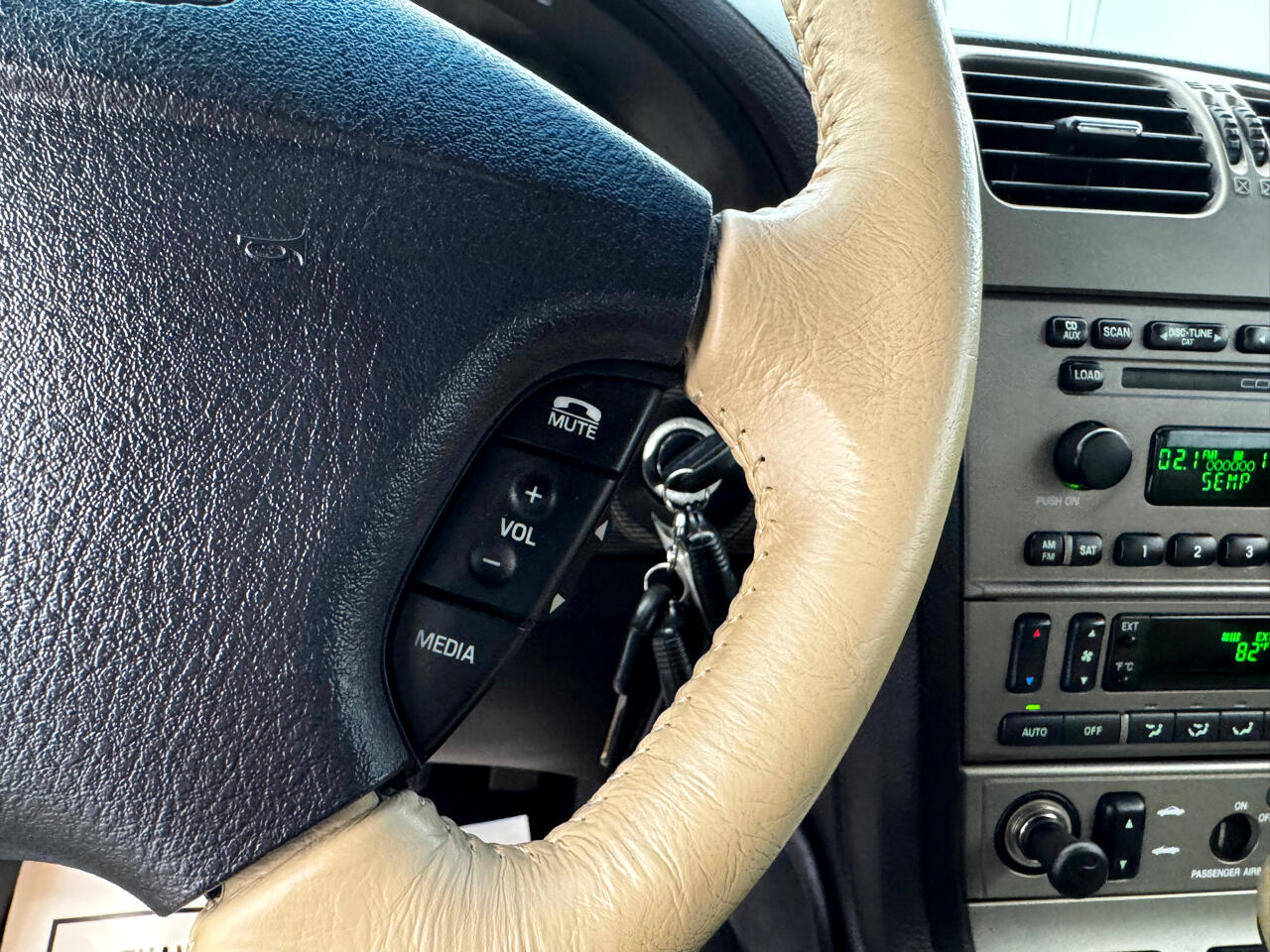 2004 Ford Thunderbird Premium photo 17