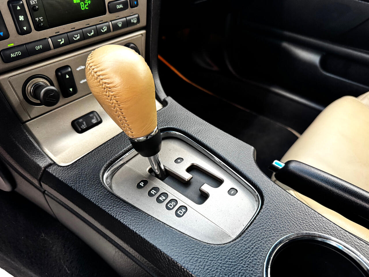 2004 Ford Thunderbird Premium photo 18