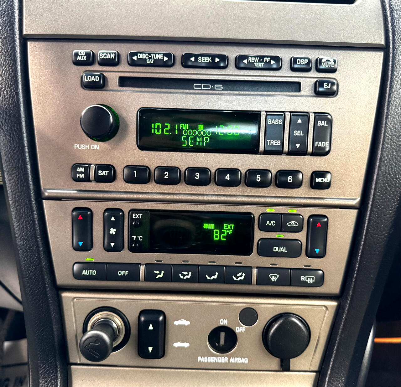 2004 Ford Thunderbird Premium photo 19