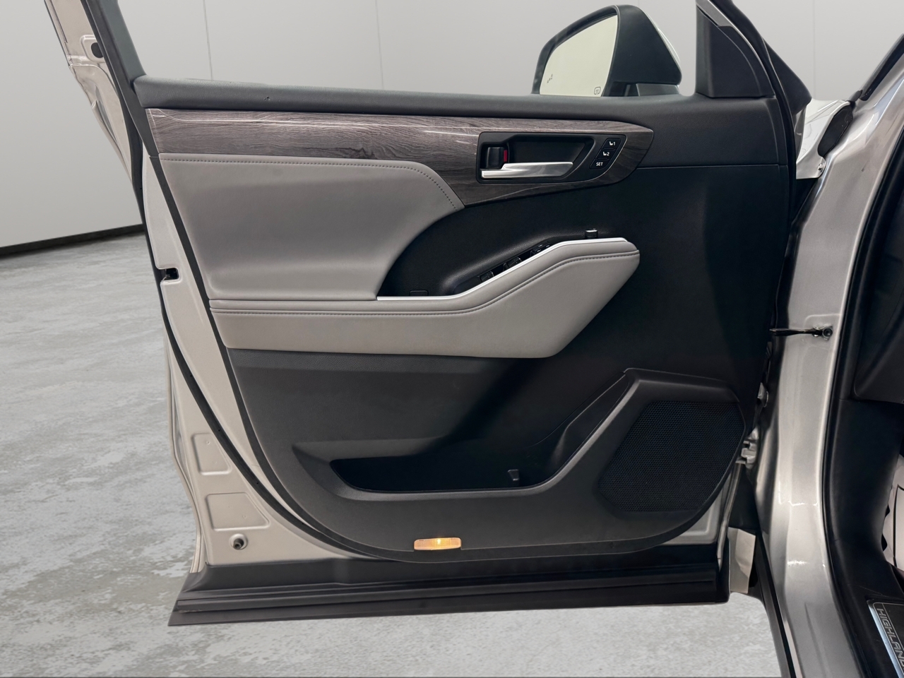 Toyota Highlander Platinum AWD (Natl) 2022 Toyota Highlander Platinum AWD (Natl) 2022