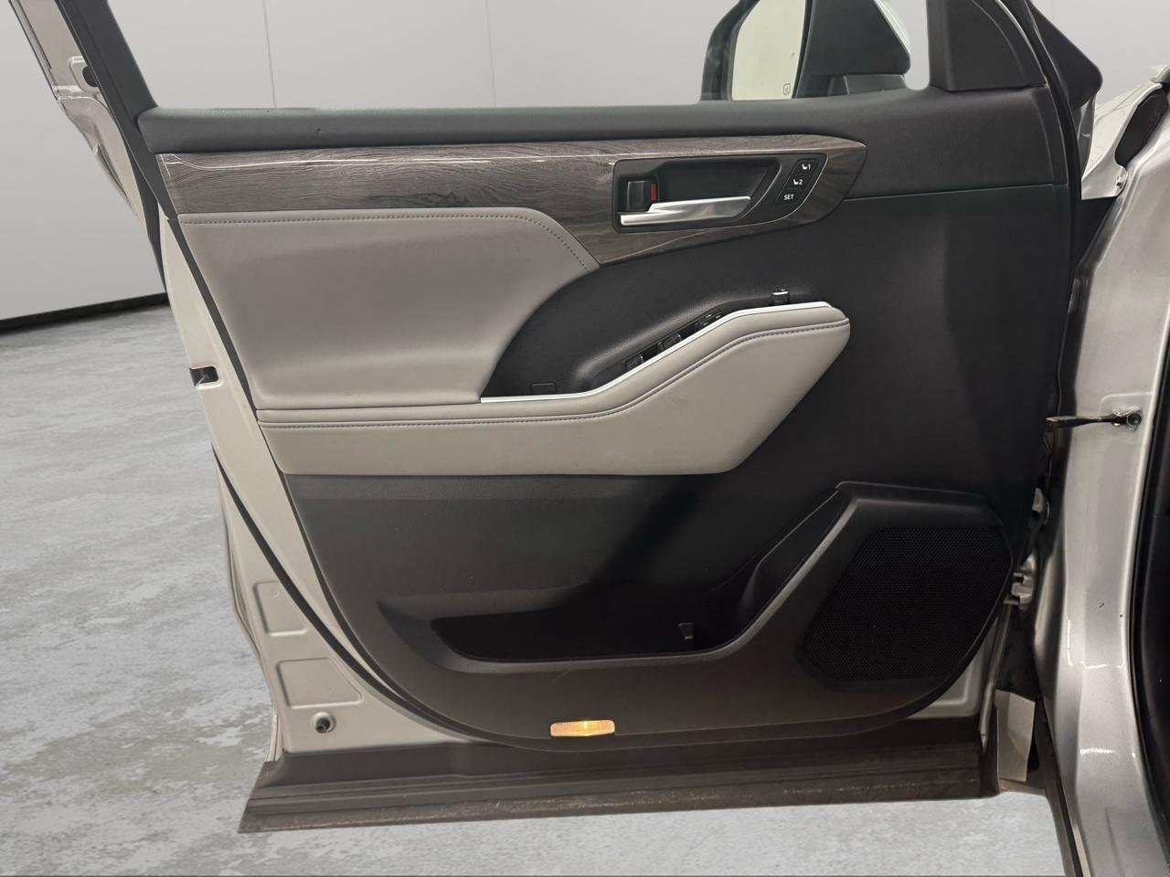 Toyota Highlander Platinum AWD (Natl) 2022