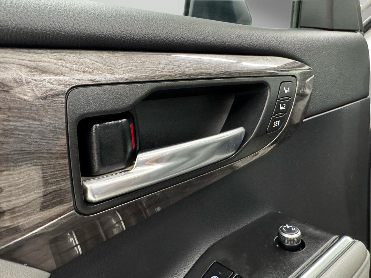 Toyota Highlander Platinum AWD (Natl) 2022