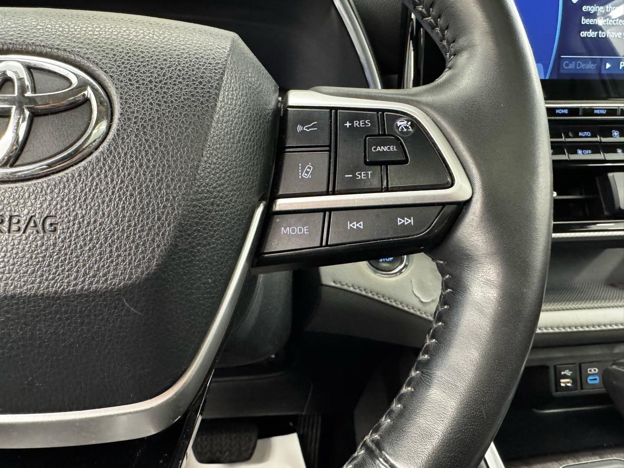 Toyota Highlander Platinum AWD (Natl) 2022