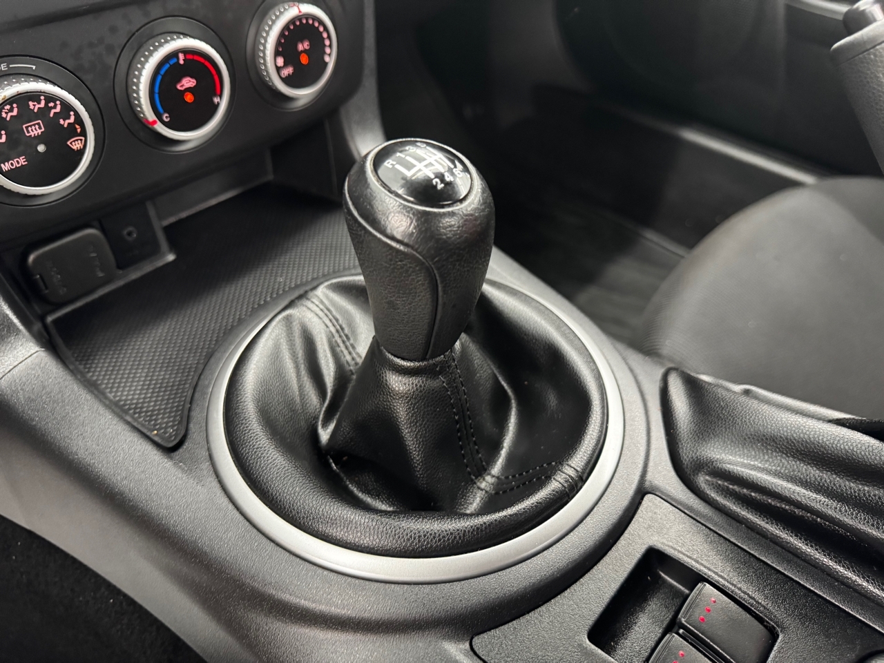 Mazda MX-5 Miata 2dr Conv Hard Top Man Touring 2012 Mazda MX-5 Miata 2dr Conv Hard Top Man Touring 2012