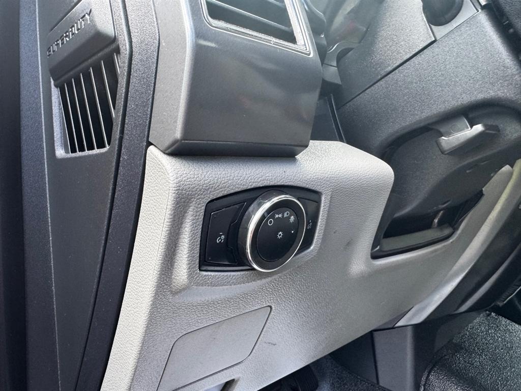 Ford Super Duty F-550 DRW XLT 2WD Reg Cab 205" WB 120" CA 2020