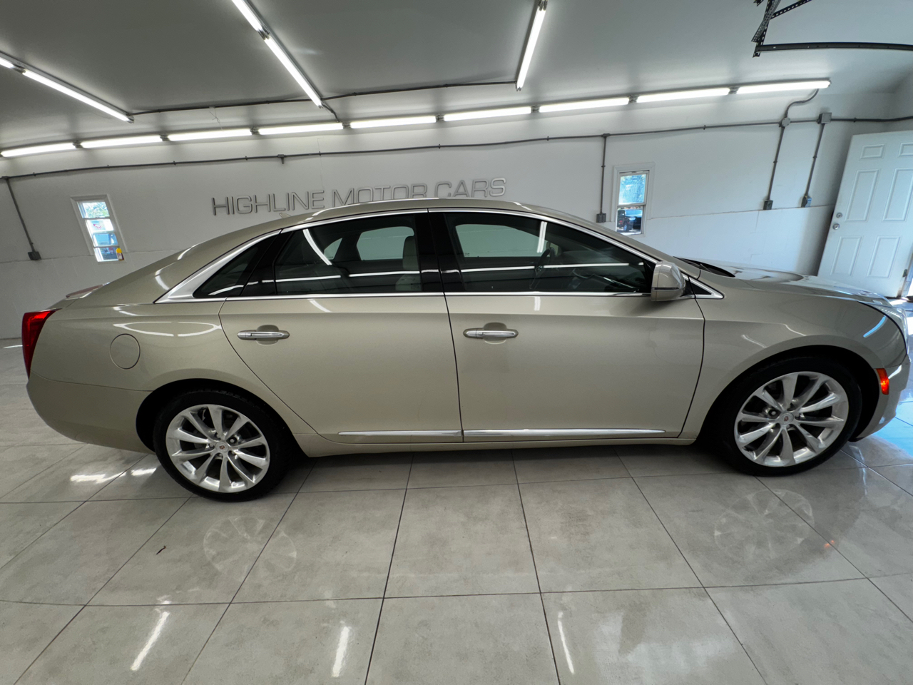 2014 Cadillac XTS Premium photo 4