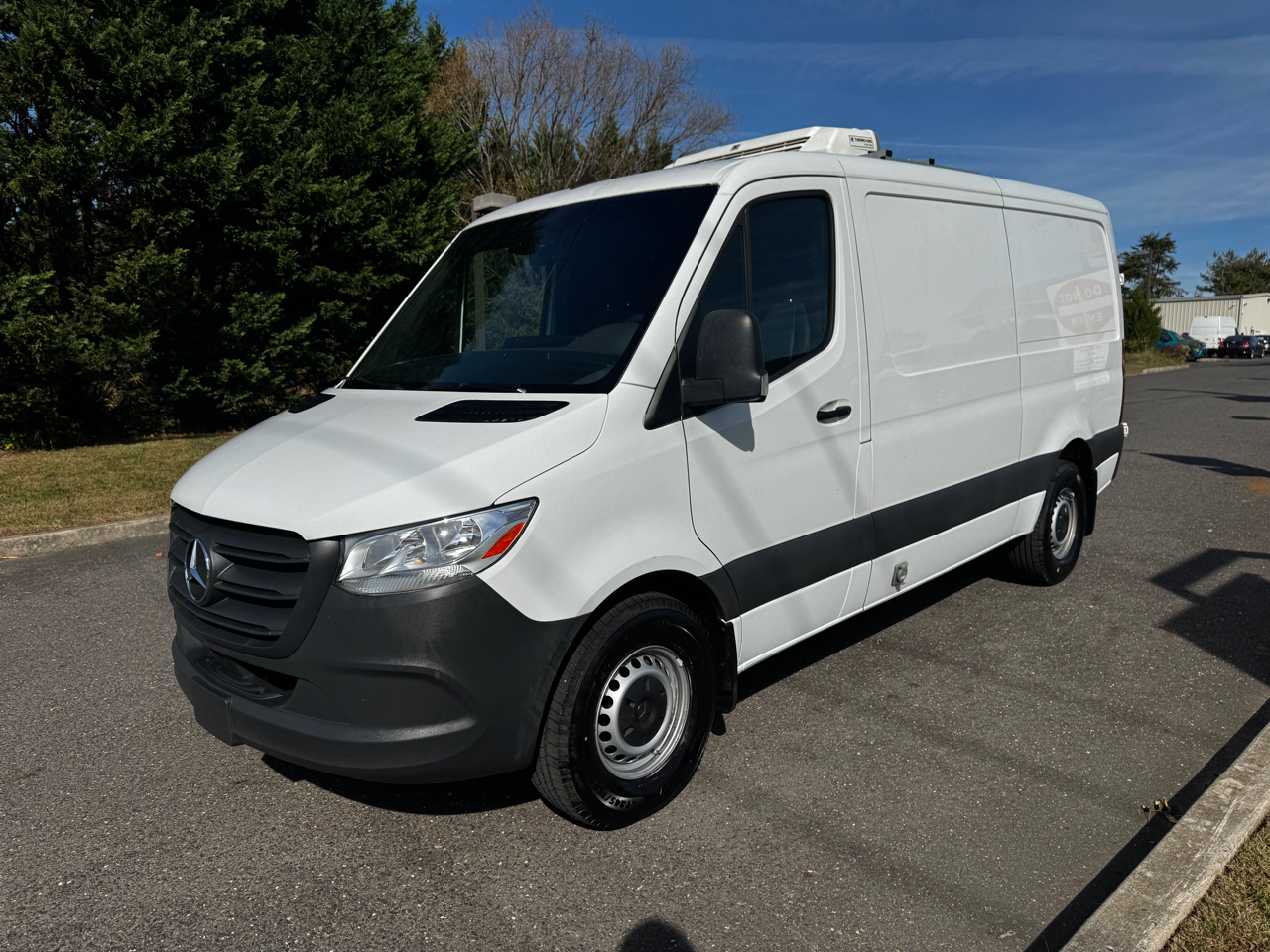Mercedes-Benz Sprinter Cargo Van 2500 Standard Roof V6 144" RWD 2022