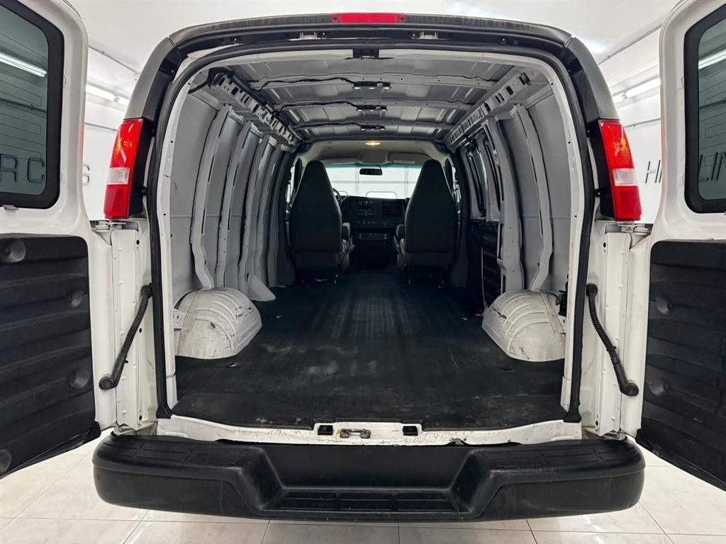 GMC Savana Cargo Van RWD 2500 135" 2021