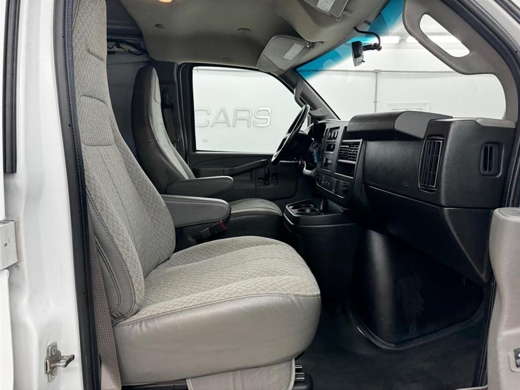 GMC Savana Cargo Van RWD 2500 135" 2021
