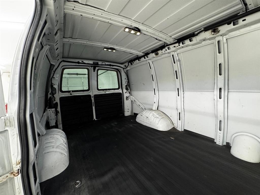GMC Savana Cargo Van RWD 2500 135" 2021
