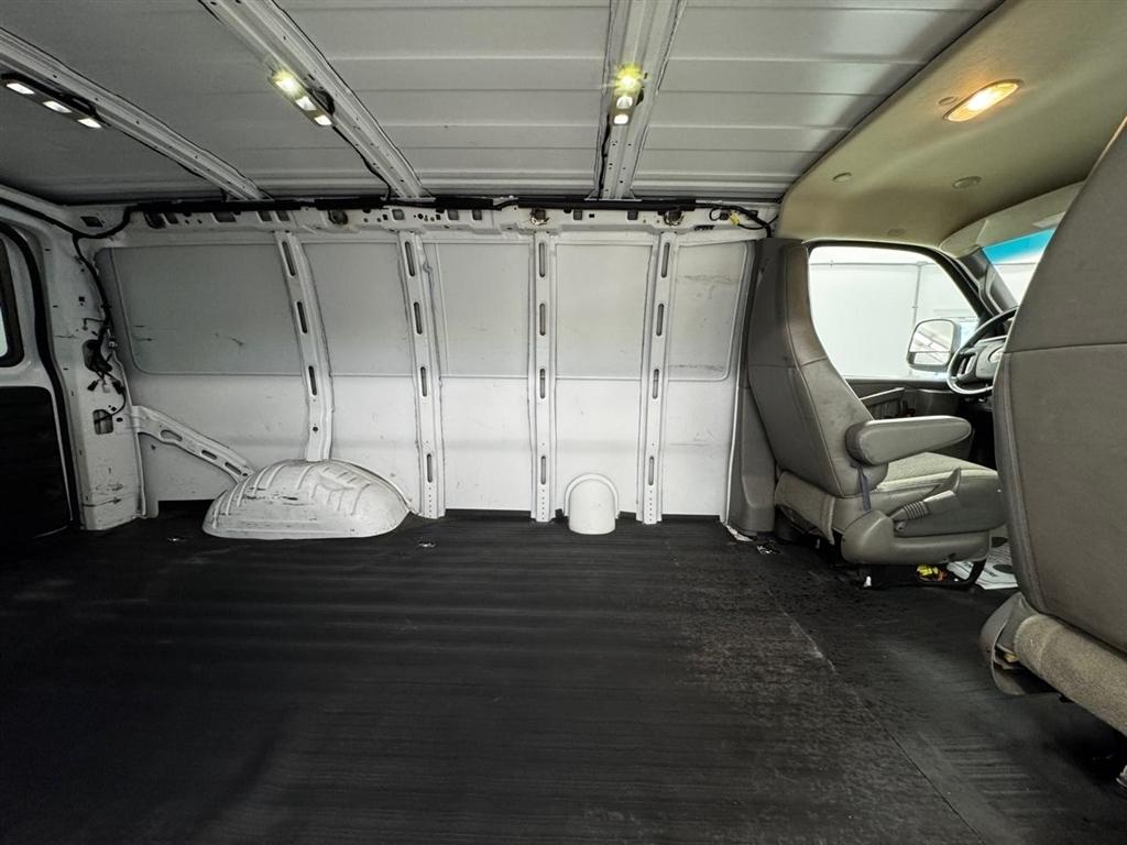 GMC Savana Cargo Van RWD 2500 135" 2021