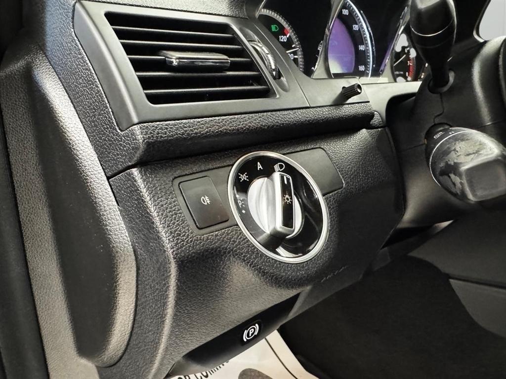 Mercedes-Benz C-Class 4dr Sdn C 300 Sport 4MATIC 2011
