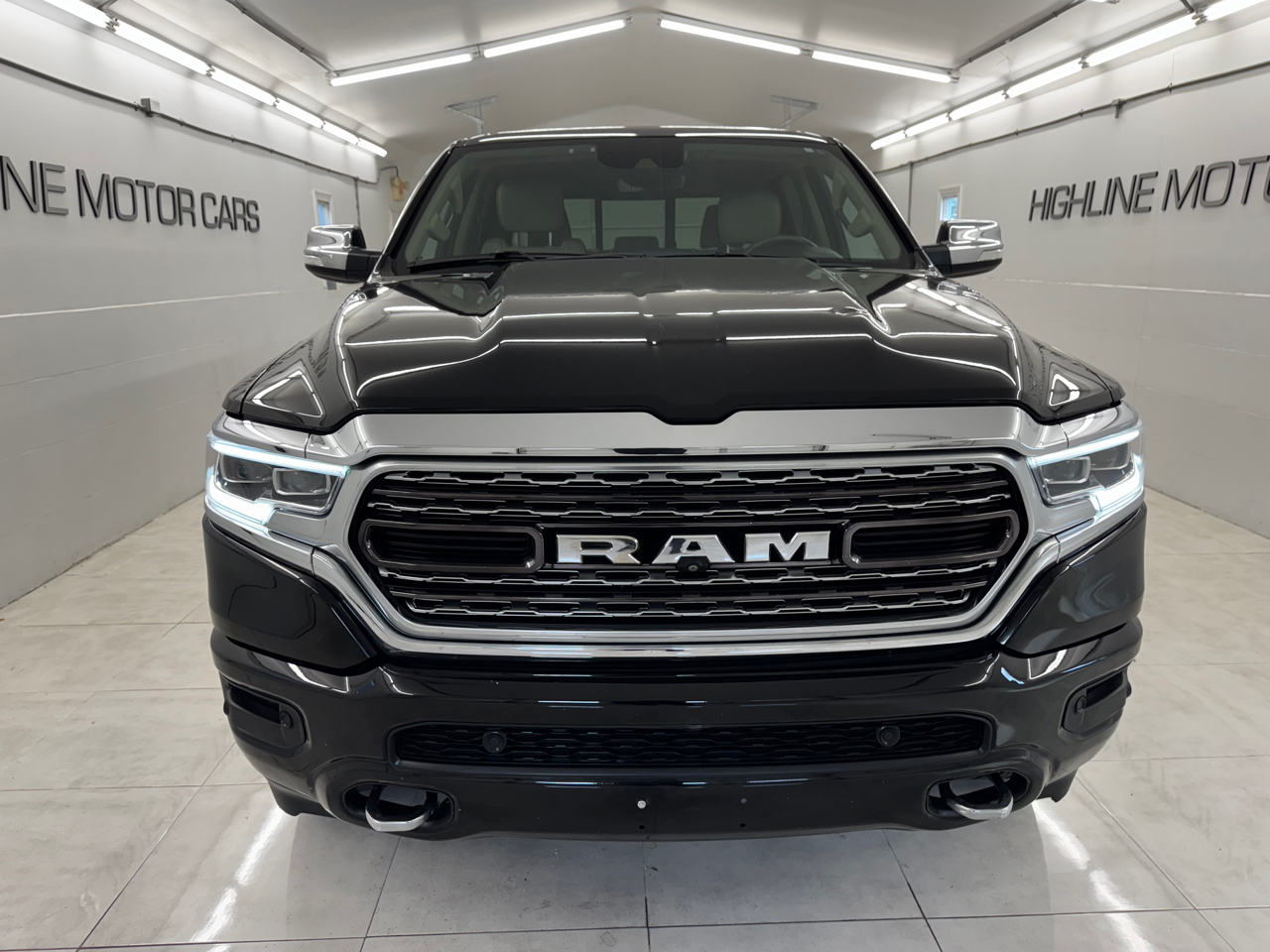 RAM 1500 Limited 4x4 Crew Cab 5'7" Box 2019 RAM 1500 Limited 4x4 Crew Cab 5'7" Box 2019
