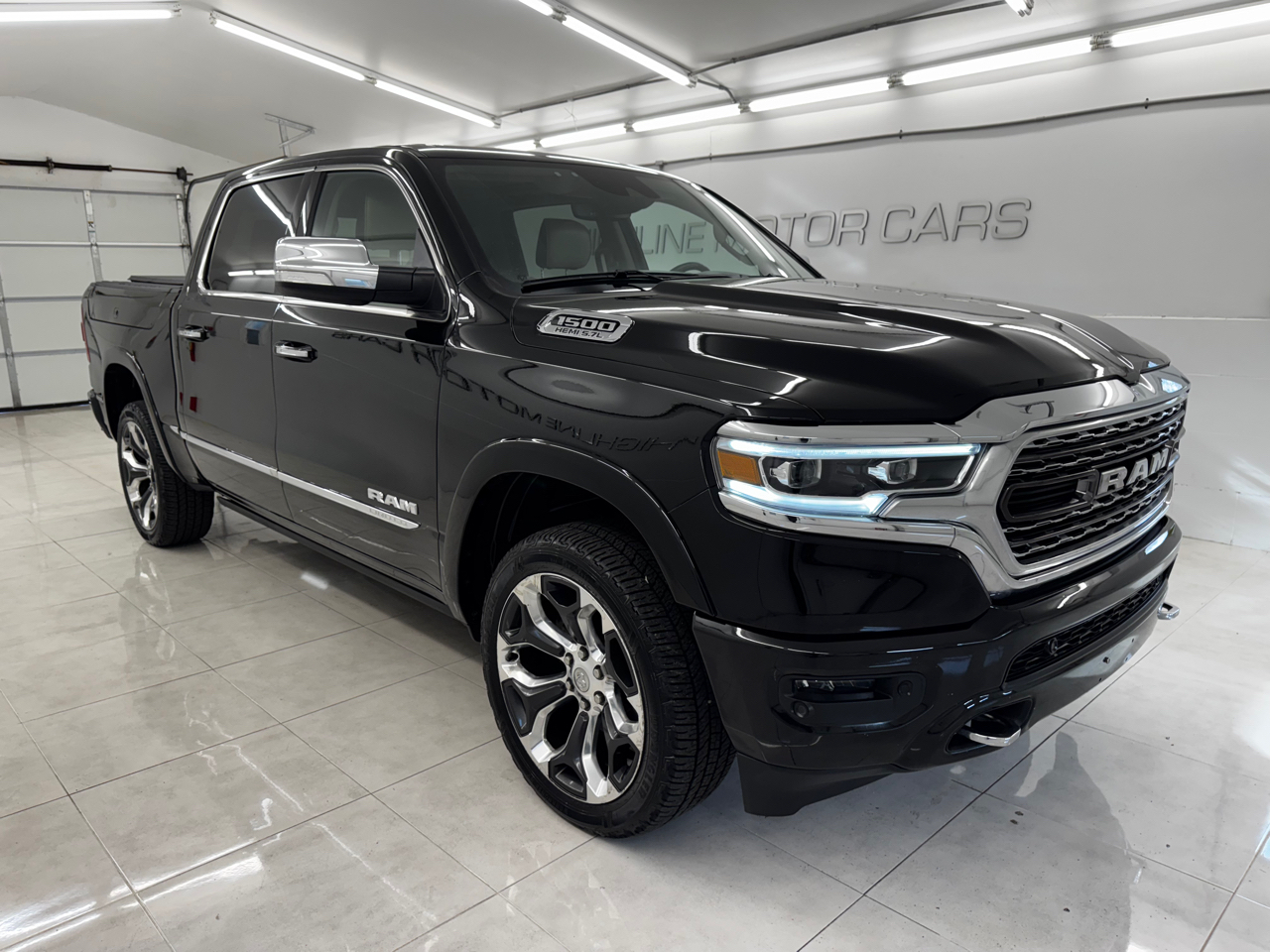 RAM 1500 Limited 4x4 Crew Cab 5'7" Box 2019 RAM 1500 Limited 4x4 Crew Cab 5'7" Box 2019