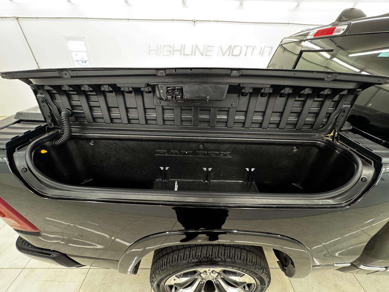 RAM 1500 Limited 4x4 Crew Cab 5'7" Box 2019 RAM 1500 Limited 4x4 Crew Cab 5'7" Box 2019