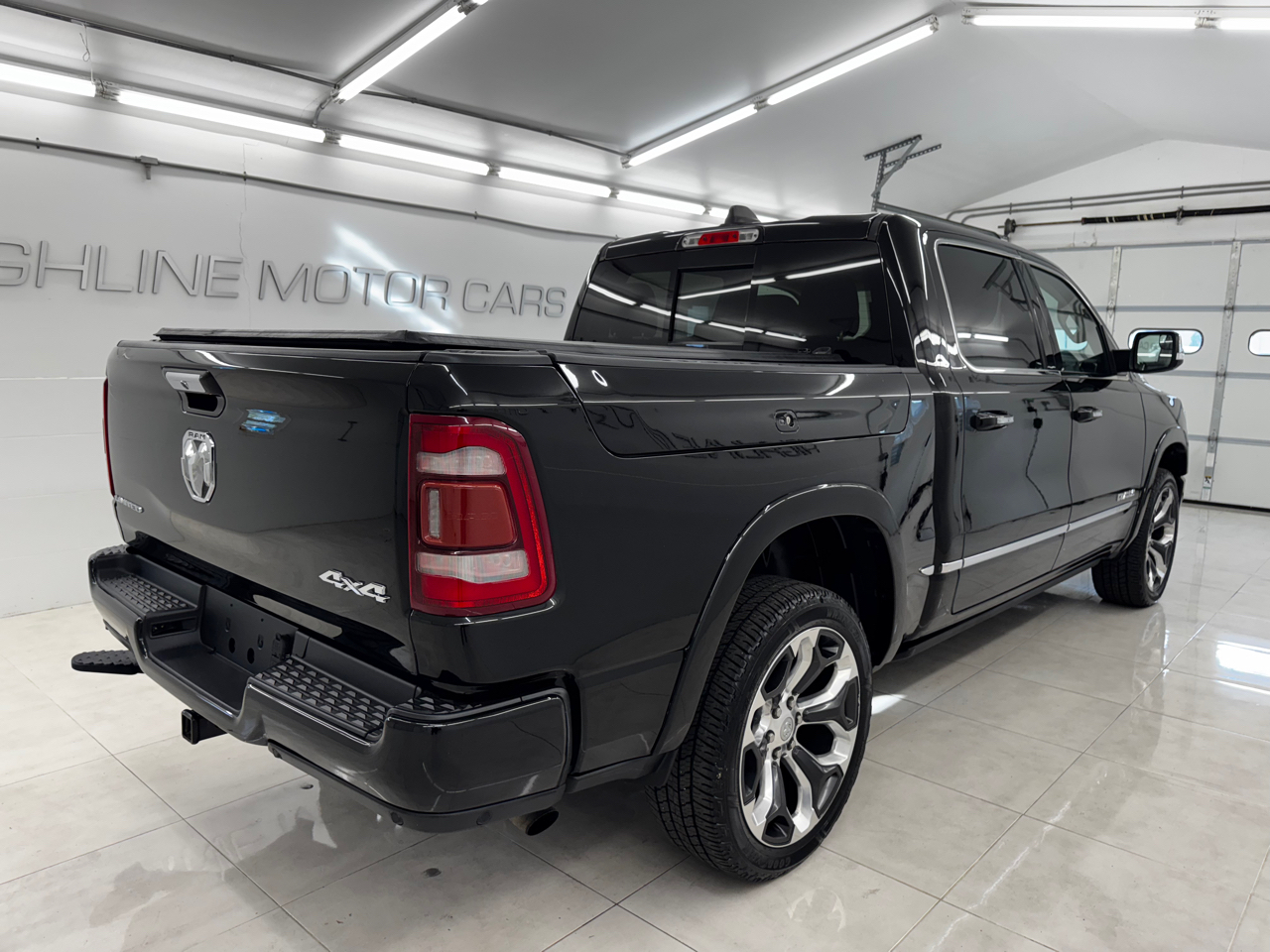 RAM 1500 Limited 4x4 Crew Cab 5'7" Box 2019 RAM 1500 Limited 4x4 Crew Cab 5'7" Box 2019