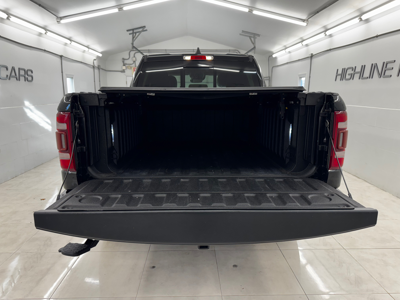 RAM 1500 Limited 4x4 Crew Cab 5'7" Box 2019 RAM 1500 Limited 4x4 Crew Cab 5'7" Box 2019