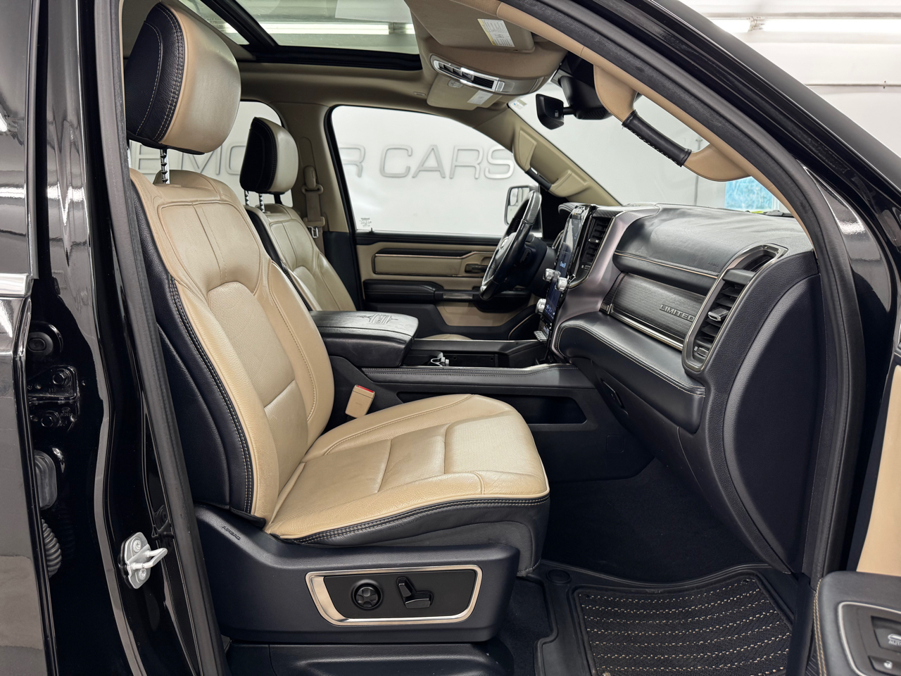 RAM 1500 Limited 4x4 Crew Cab 5'7" Box 2019 RAM 1500 Limited 4x4 Crew Cab 5'7" Box 2019