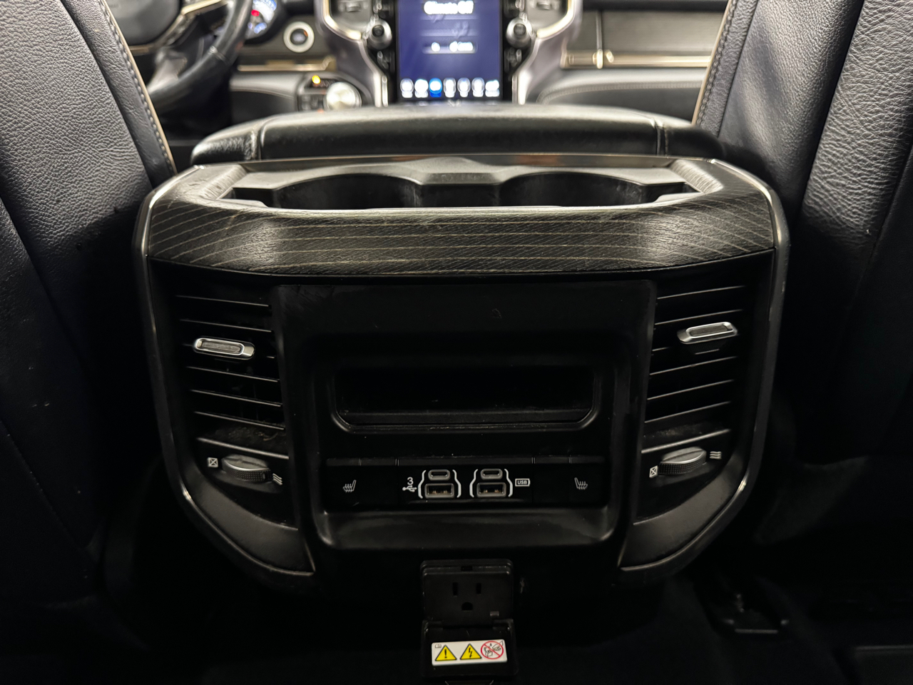 RAM 1500 Limited 4x4 Crew Cab 5'7" Box 2019 RAM 1500 Limited 4x4 Crew Cab 5'7" Box 2019