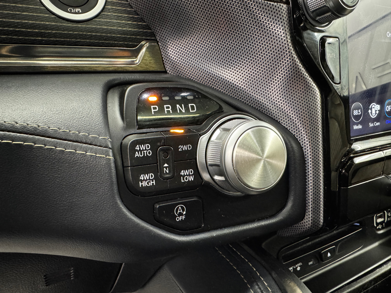 RAM 1500 Limited 4x4 Crew Cab 5'7" Box 2019 RAM 1500 Limited 4x4 Crew Cab 5'7" Box 2019