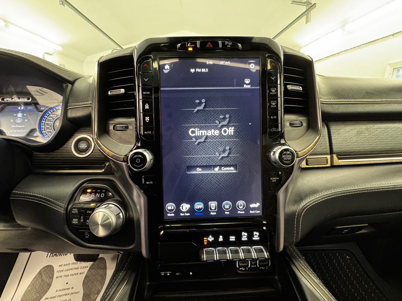 RAM 1500 Limited 4x4 Crew Cab 5'7" Box 2019 RAM 1500 Limited 4x4 Crew Cab 5'7" Box 2019