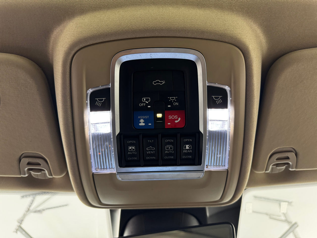 RAM 1500 Limited 4x4 Crew Cab 5'7" Box 2019 RAM 1500 Limited 4x4 Crew Cab 5'7" Box 2019