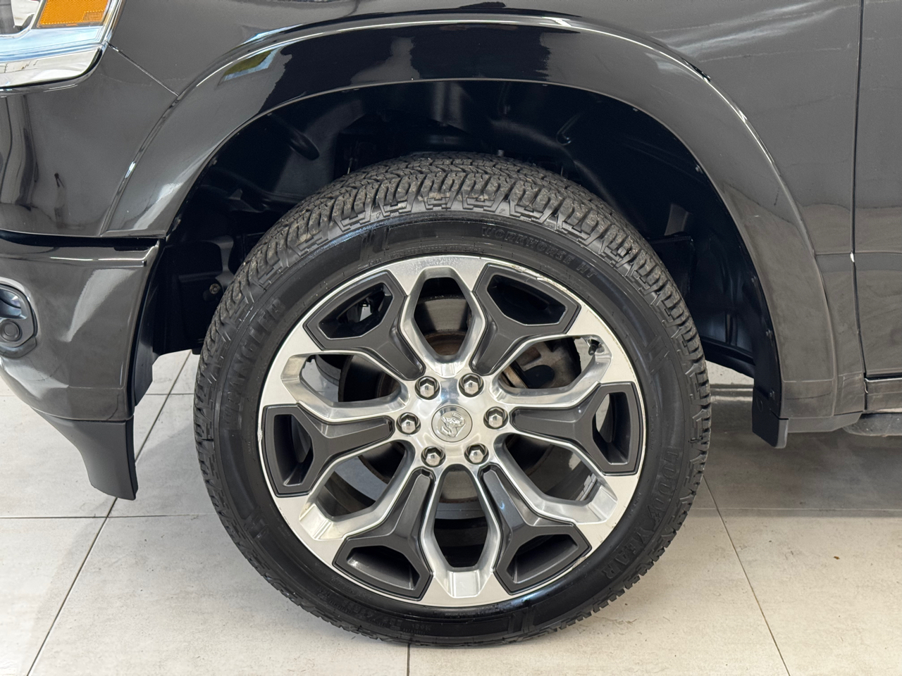 RAM 1500 Limited 4x4 Crew Cab 5'7" Box 2019 RAM 1500 Limited 4x4 Crew Cab 5'7" Box 2019