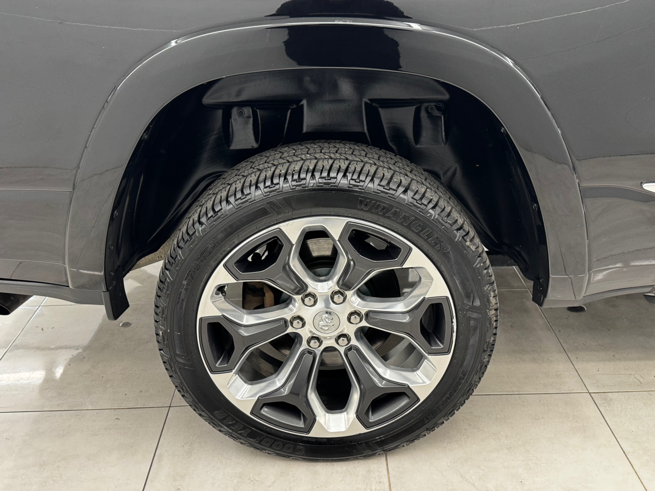 RAM 1500 Limited 4x4 Crew Cab 5'7" Box 2019 RAM 1500 Limited 4x4 Crew Cab 5'7" Box 2019