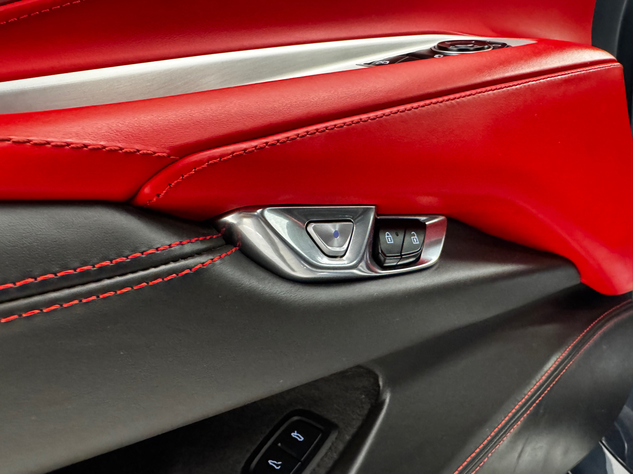 Chevrolet Corvette 2dr Stingray Cpe w/3LT 2020 Chevrolet Corvette 2dr Stingray Cpe w/3LT 2020