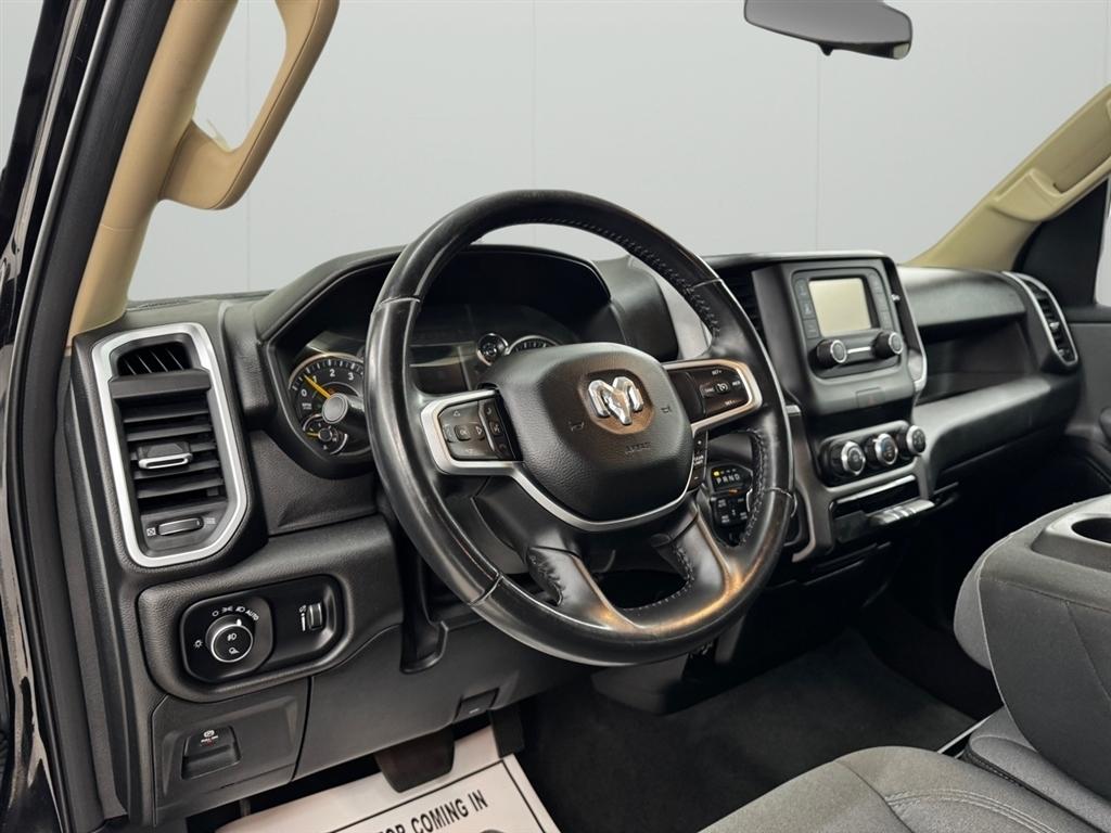 RAM 1500 Big Horn 4x4 Crew Cab 6'4" Box 2020