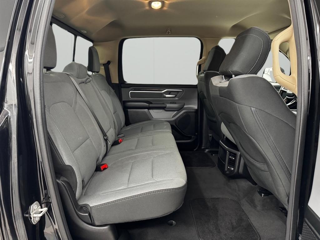 RAM 1500 Big Horn 4x4 Crew Cab 6'4" Box 2020