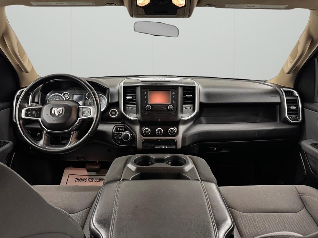 RAM 1500 Big Horn 4x4 Crew Cab 6'4" Box 2020
