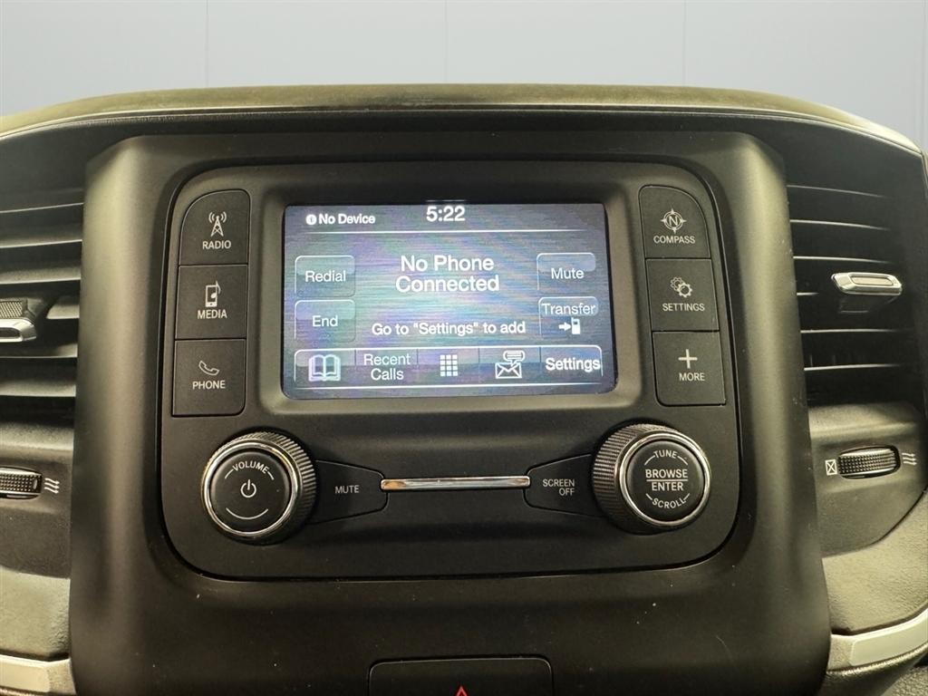 RAM 1500 Big Horn 4x4 Crew Cab 6'4" Box 2020