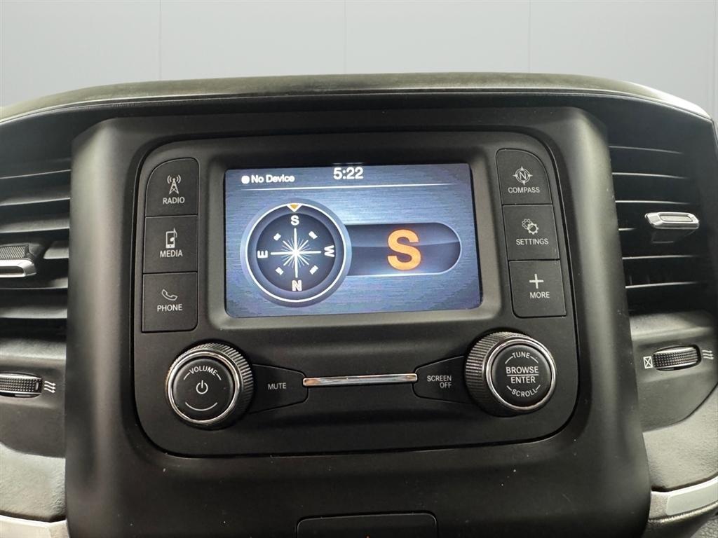 RAM 1500 Big Horn 4x4 Crew Cab 6'4" Box 2020